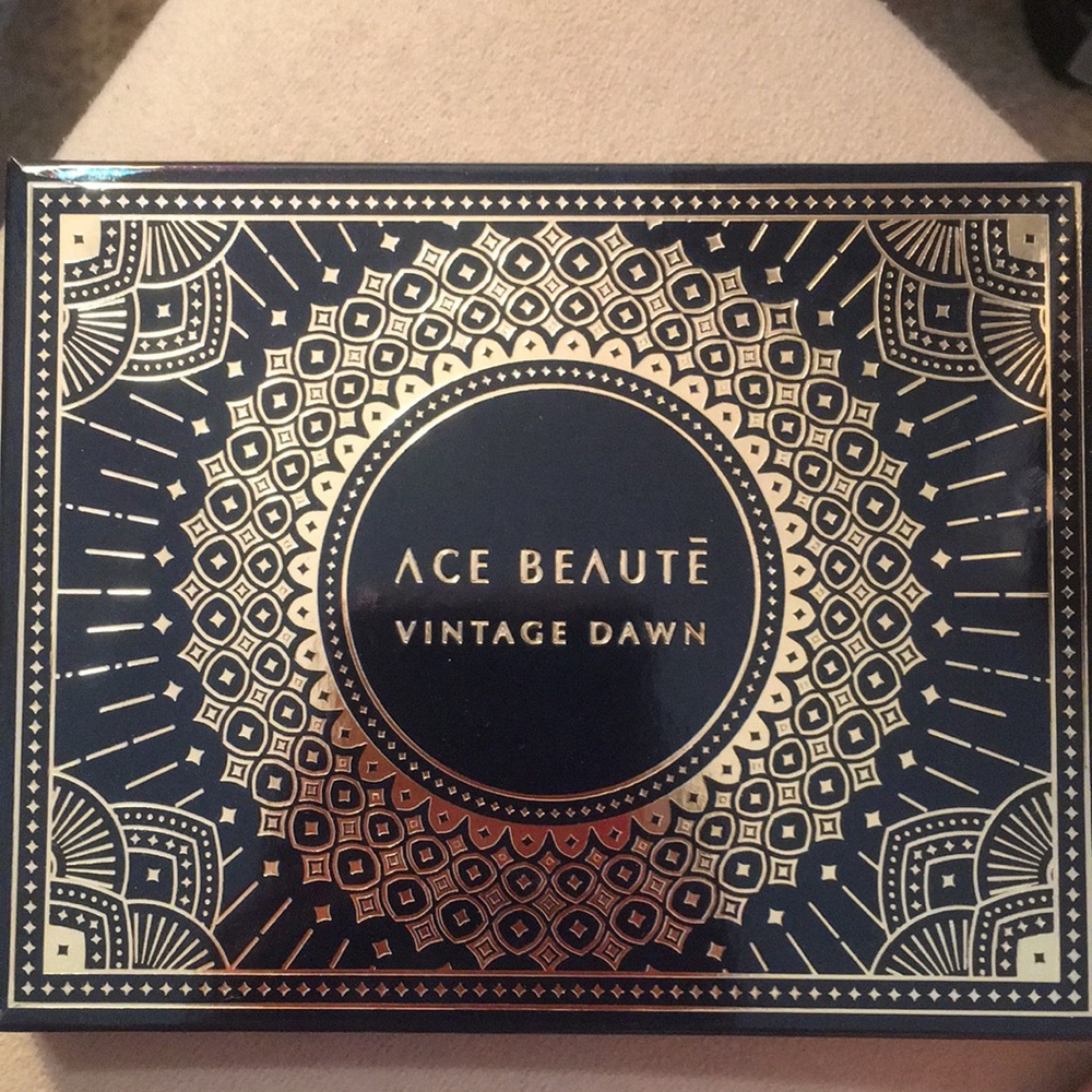 ACE BEAUTĒ VINTAGE DAWN EYESHADOW PALLET